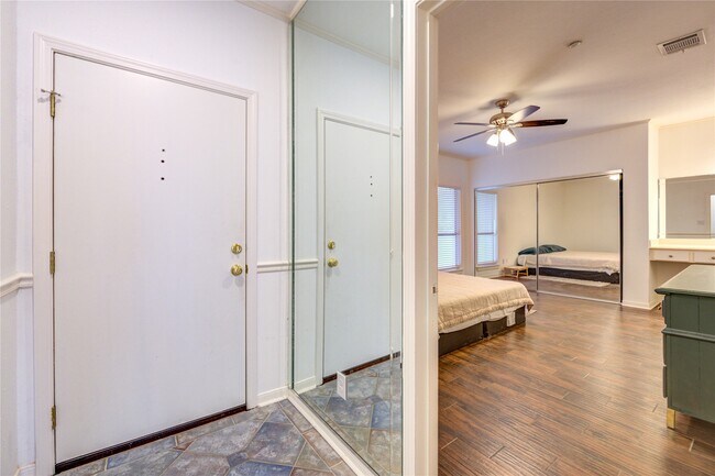 Building Photo - 401 Lakeside Ln