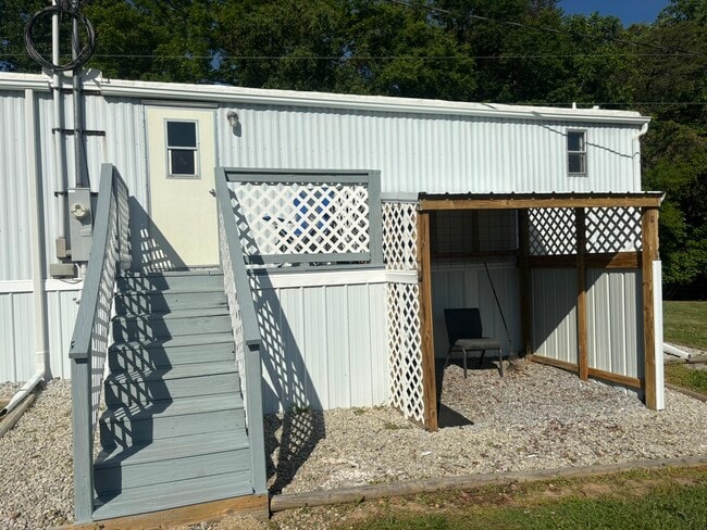 Building Photo - 824 Browns Bridge Rd