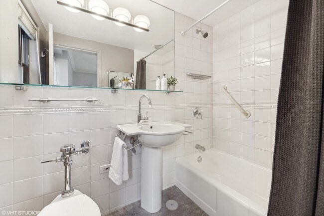 Building Photo - 850 N Dewitt Pl