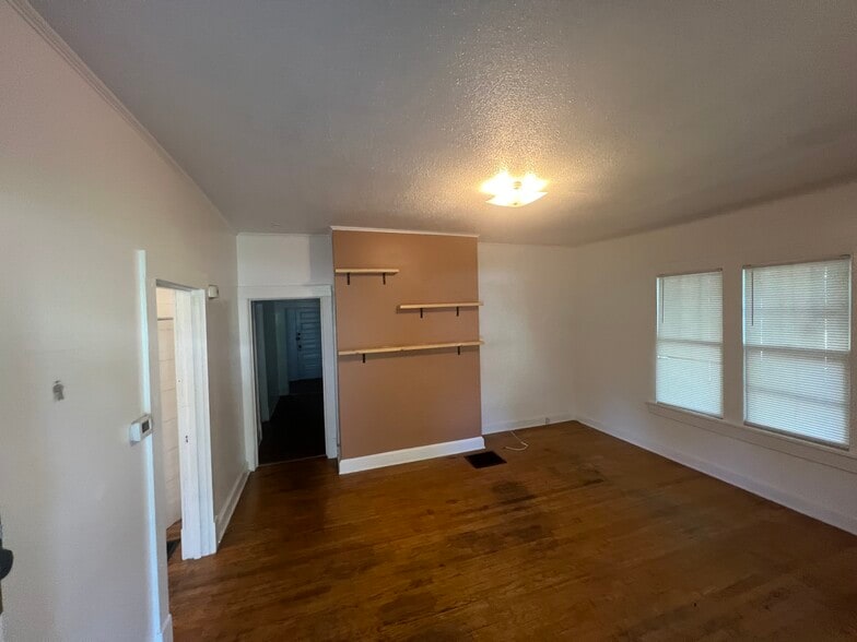 Building Photo - 2617 Forestdale Ave