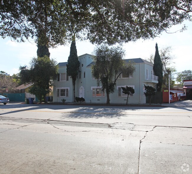 Building Photo - 4110 Fountain Ave
