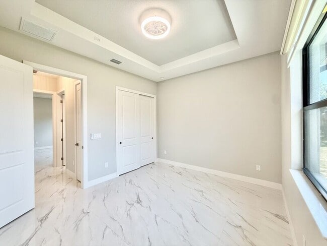 Building Photo - 20 Coxswain Dr