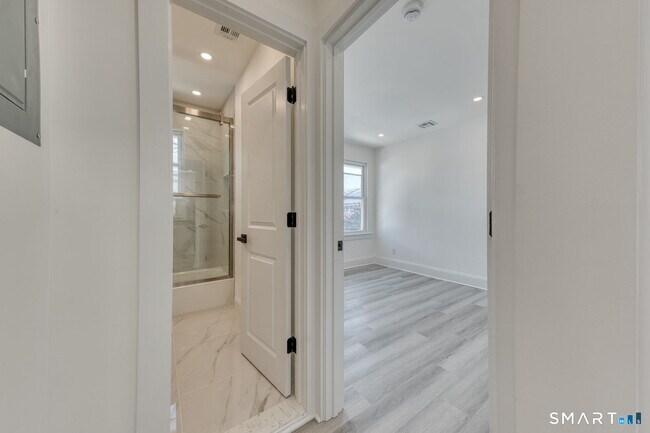 Building Photo - 44 Wallace Row