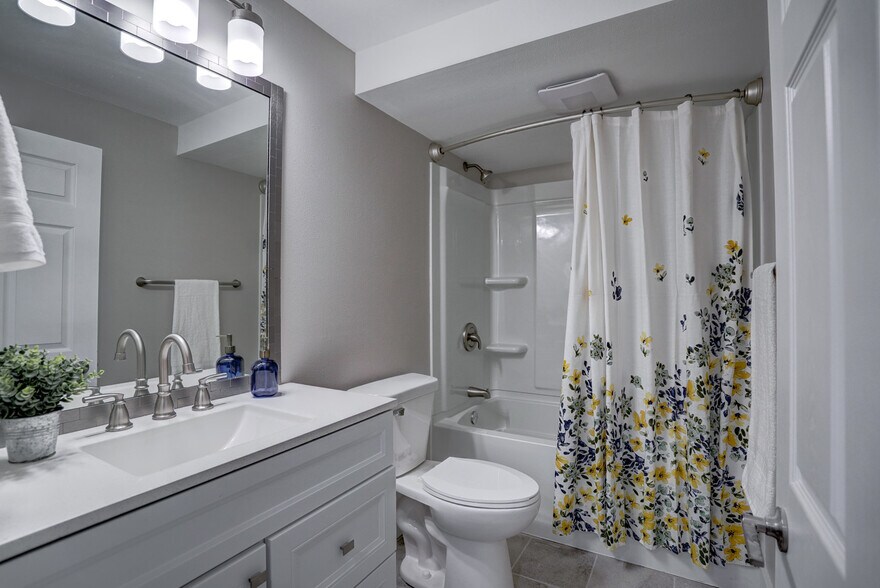 Full bath #2 - 4688 Capitol View Rd