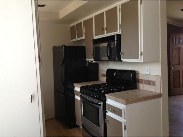 Building Photo - 4568 Kansas St