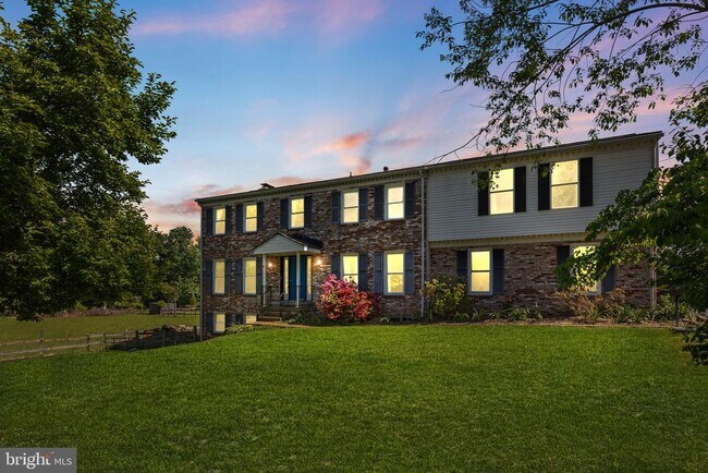Building Photo - 4301 Mountain View Dr