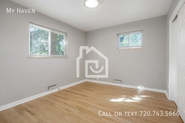 Building Photo - 2061 S Wolff St