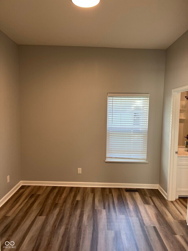 Building Photo - 838 N Temple Ave