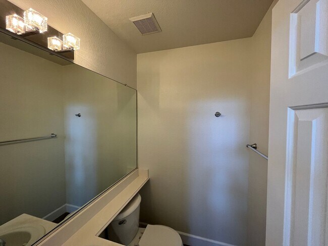 Building Photo - 3 bedroom and 2.5 bath in prime Henderson !! 89074 - Nearby School!