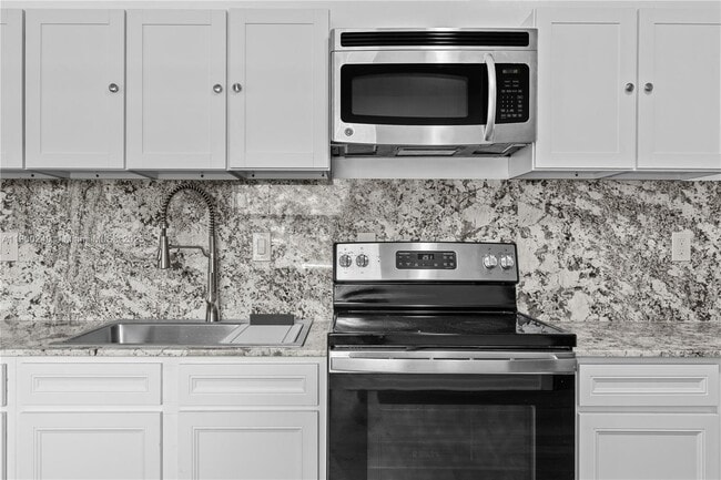 Building Photo - 201 S Biscayne River Dr