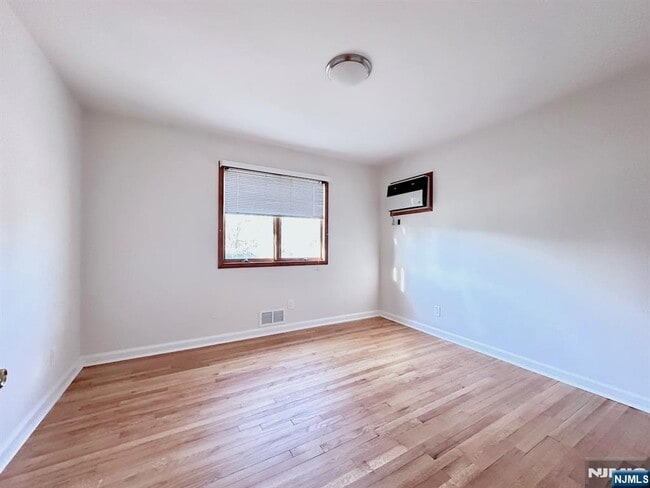 Building Photo - 48 Center