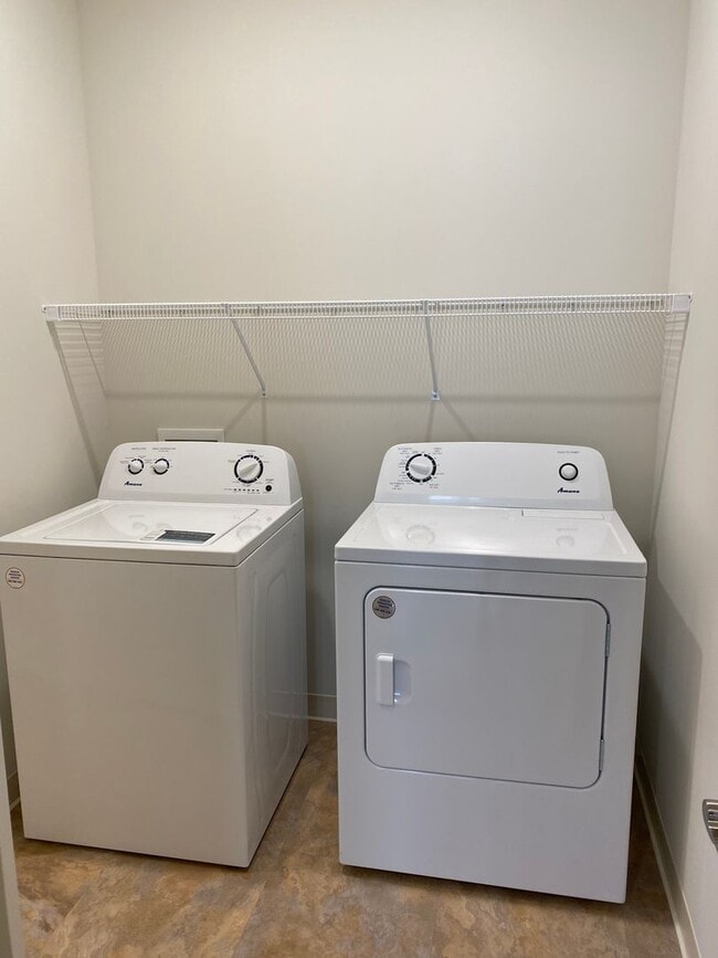 Building Photo - Like New Pent House Suite for Rent