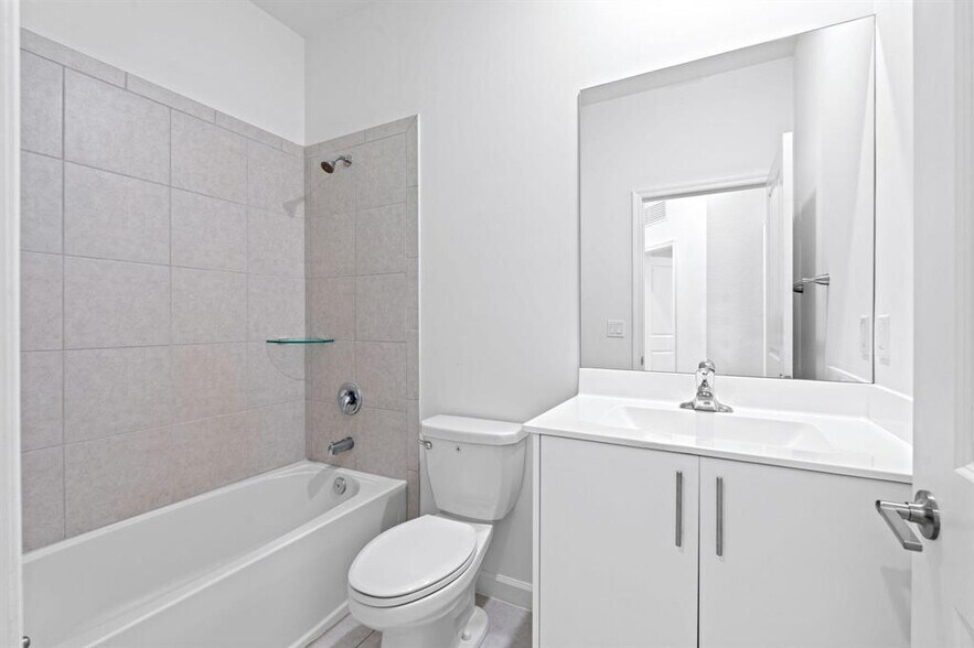 Building Photo - 5515 NW 27th St