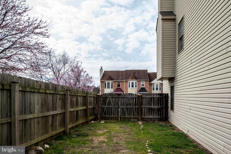 Building Photo - 200 Barrie Pl