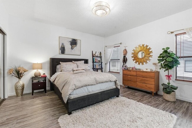 Building Photo - 10819 Crown Colony Dr