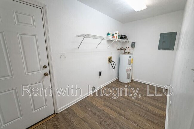 Building Photo - 2380 Hartsfield Way