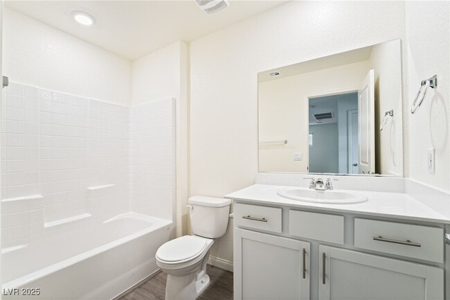 Building Photo - 3324 La Cura Ave
