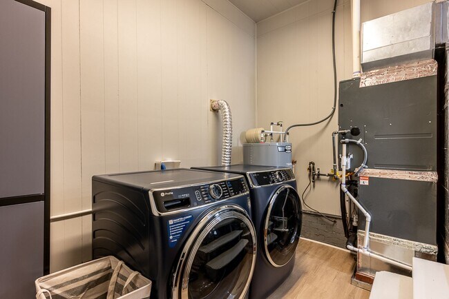 Building Photo - Wake up on Polo – Fully Furnished Home Nea...