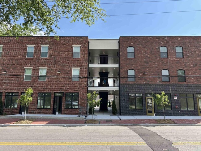 Building Photo - 501 E 21st St