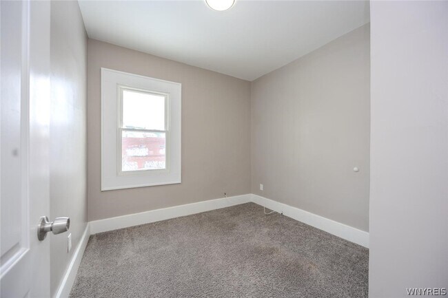 Building Photo - 1204 Niagara St