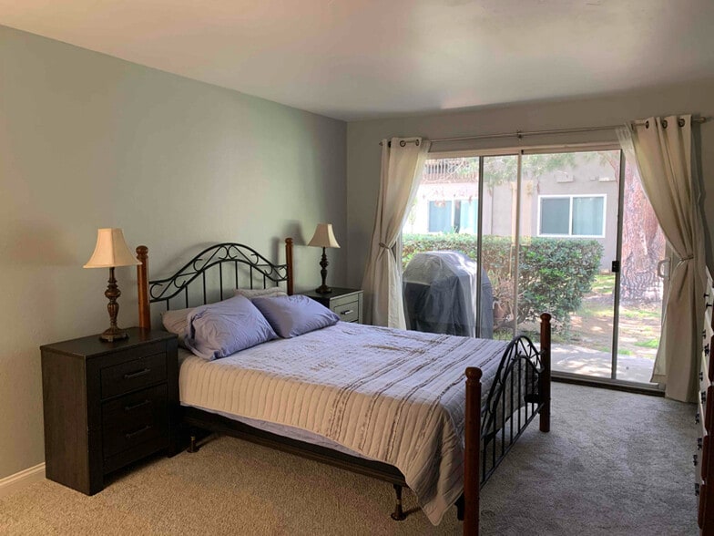 Building Photo - 6380 Caminito Telmo