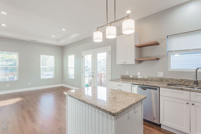 Building Photo - Downtown 3 bedroom Cottage