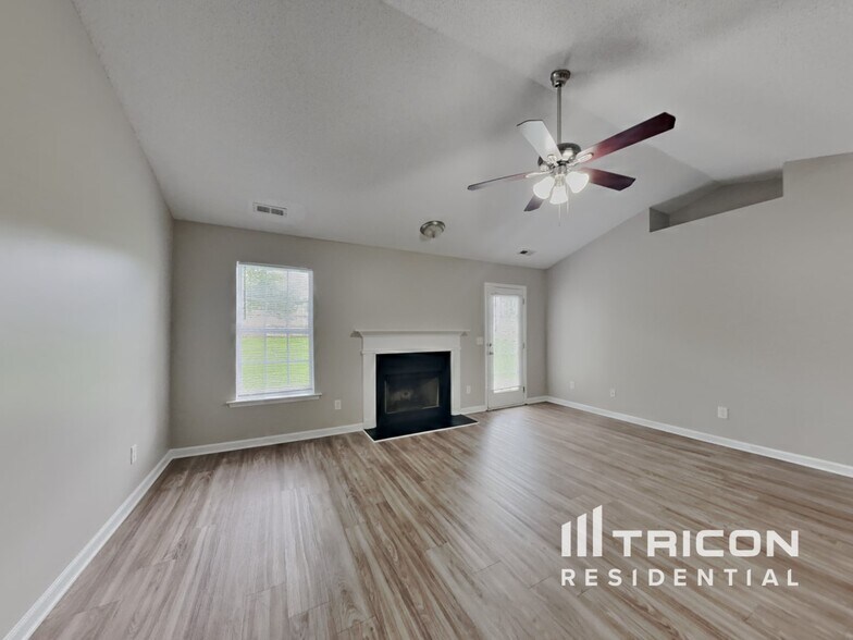 Building Photo - 1807 Bellwick Dr