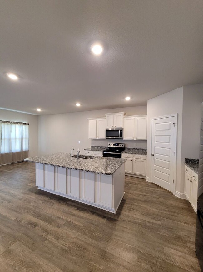 Building Photo - Bridge Harbor!  4 bedroom 2 bath home with...