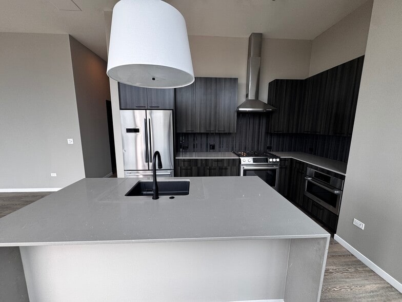 Building Photo - 26 N Sangamon St