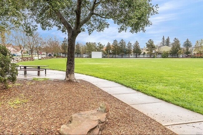 Building Photo - Solar - Huge Savings - 4 Bedrooms - 3 Bath...