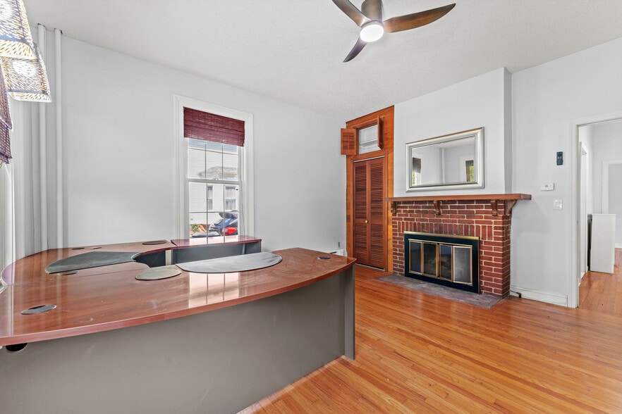 Building Photo - 210 Raymond Rd