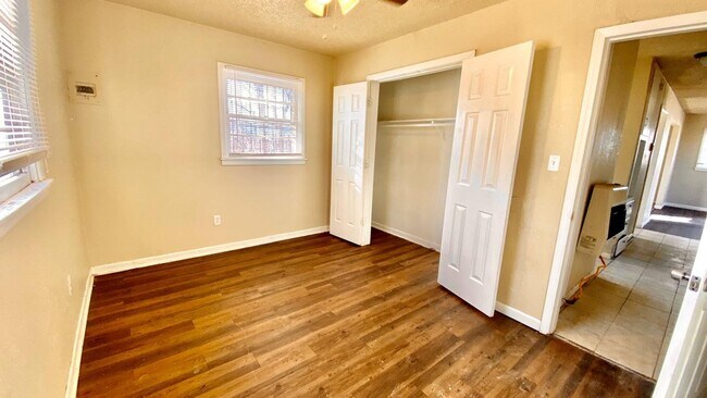 Building Photo - $0 First Month's Rent / $0 Deposit at Move-in