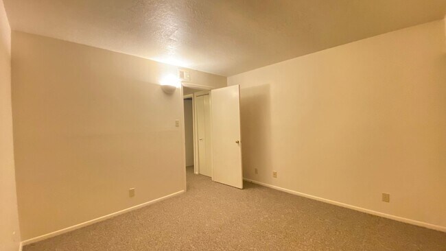 Building Photo - Beautiful Condo at The Reserve, About 2.3 Miles from the Plaza