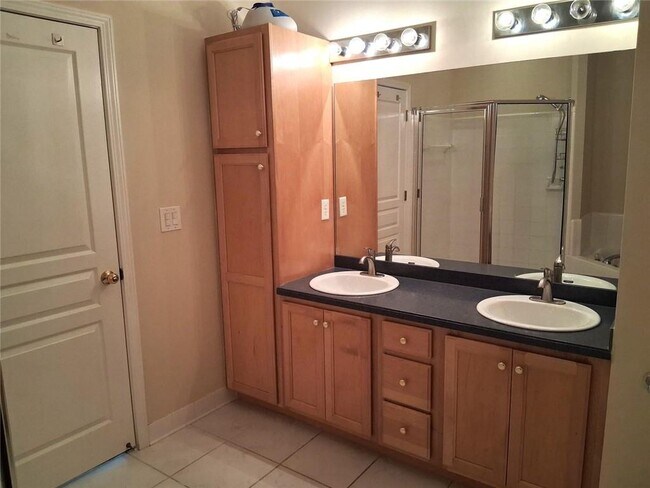 Building Photo - 375 Highland Ave NE