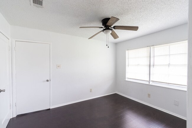 Building Photo - 629 13th Ave N