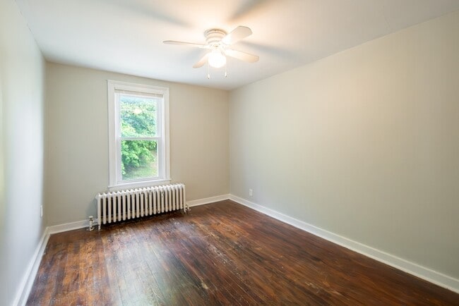 Building Photo - 1327 1st St