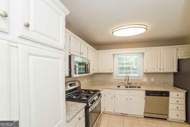 Building Photo - 6868 Robinwood Trail