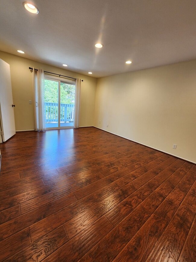 Building Photo - Bright & Beautiful Home Nestled Near Nature and Conveniences