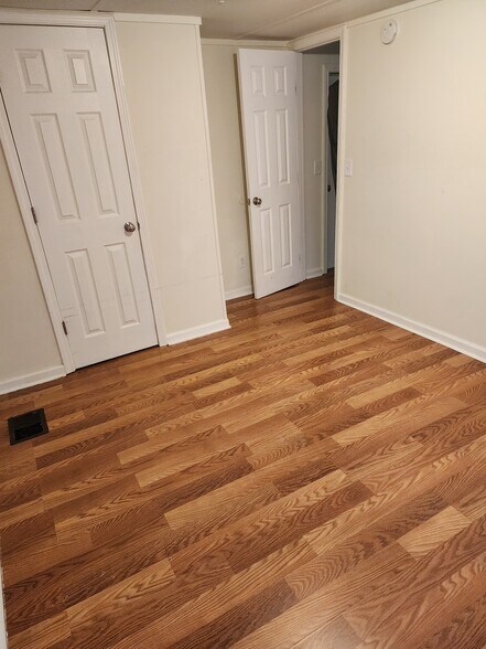 Building Photo - 581 Ila Rd