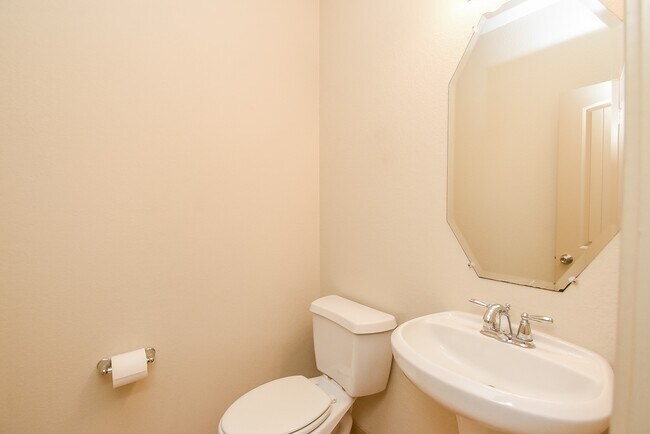 Building Photo - 2106 Harmon Crest Ct