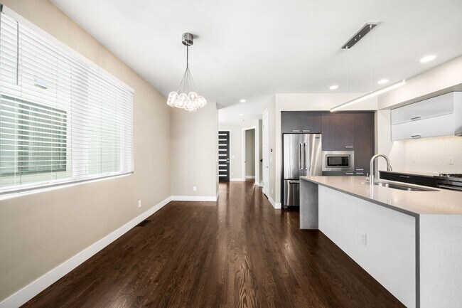 Building Photo - 3BD, 4BA Sunnyside Home With Office and Rooftop Deck