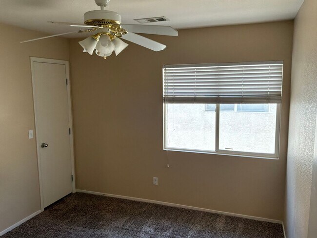 Building Photo - 2 Story 4 bedrooms 2.5 Bathrooms 2 car garage.