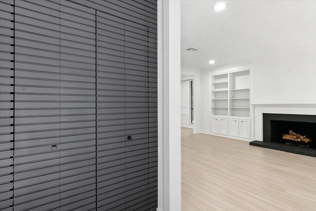 Building Photo - 4360 Thomas Ln
