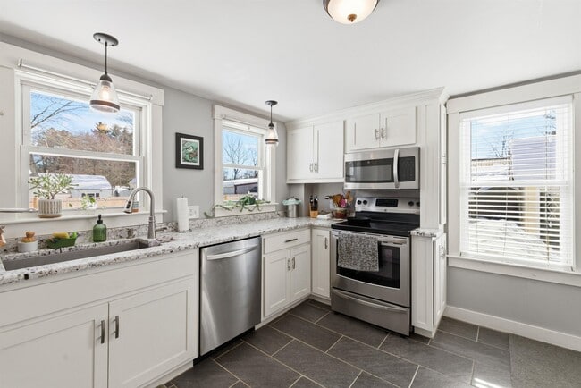 Building Photo - 26 Snow St