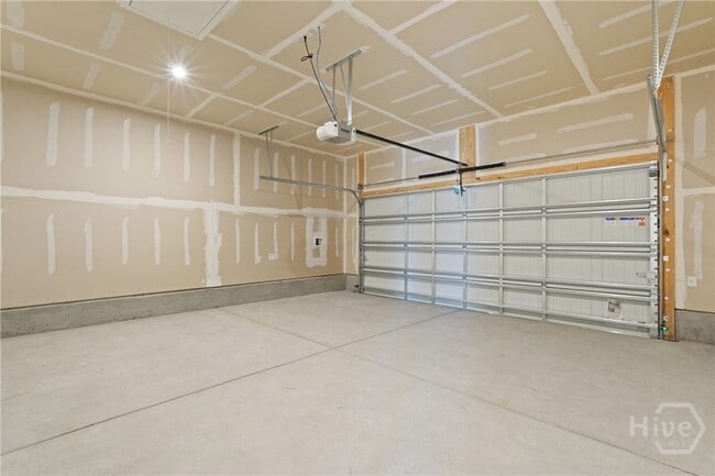 Building Photo - 251 Shade Tree Dr
