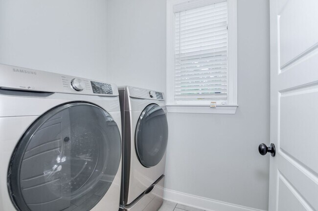Building Photo - Beauty in Riverwood on Corner Lot!