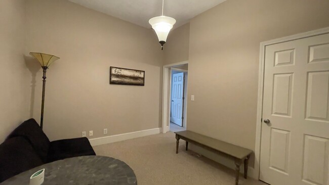 Building Photo - FURNISHED DOWNTOWN CONDO