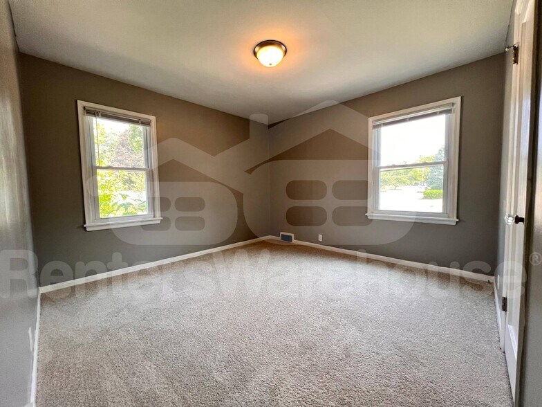 Building Photo - 3846 48th Pl