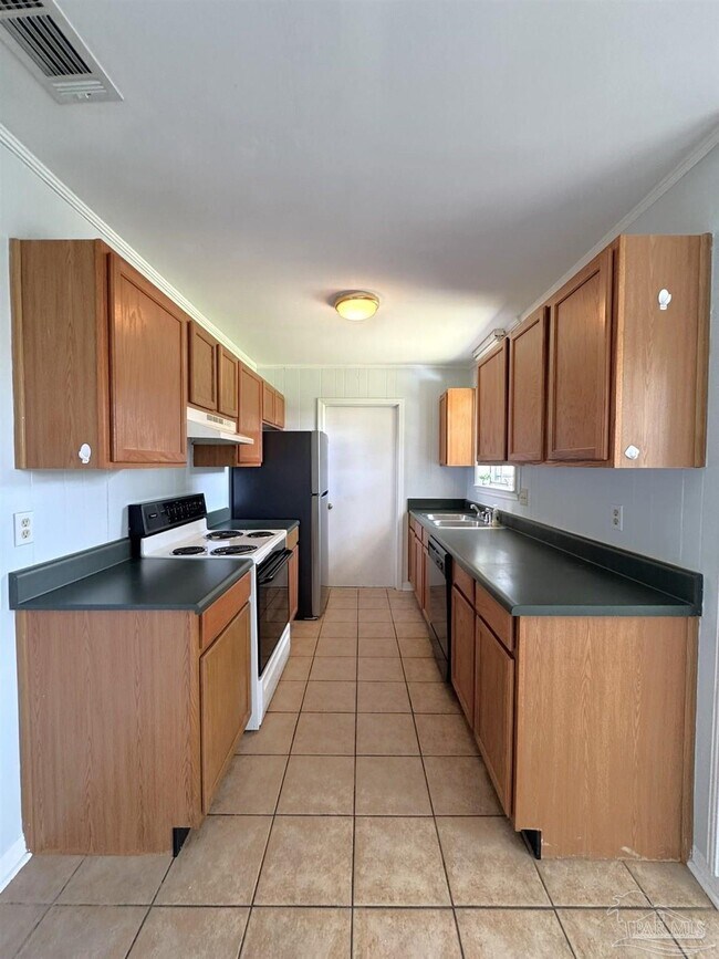 Building Photo - 4168 Danamar Dr