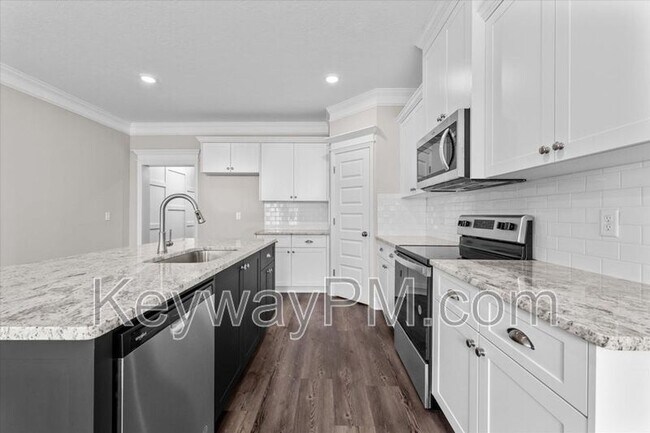 Building Photo - 202 Linsmore Ave